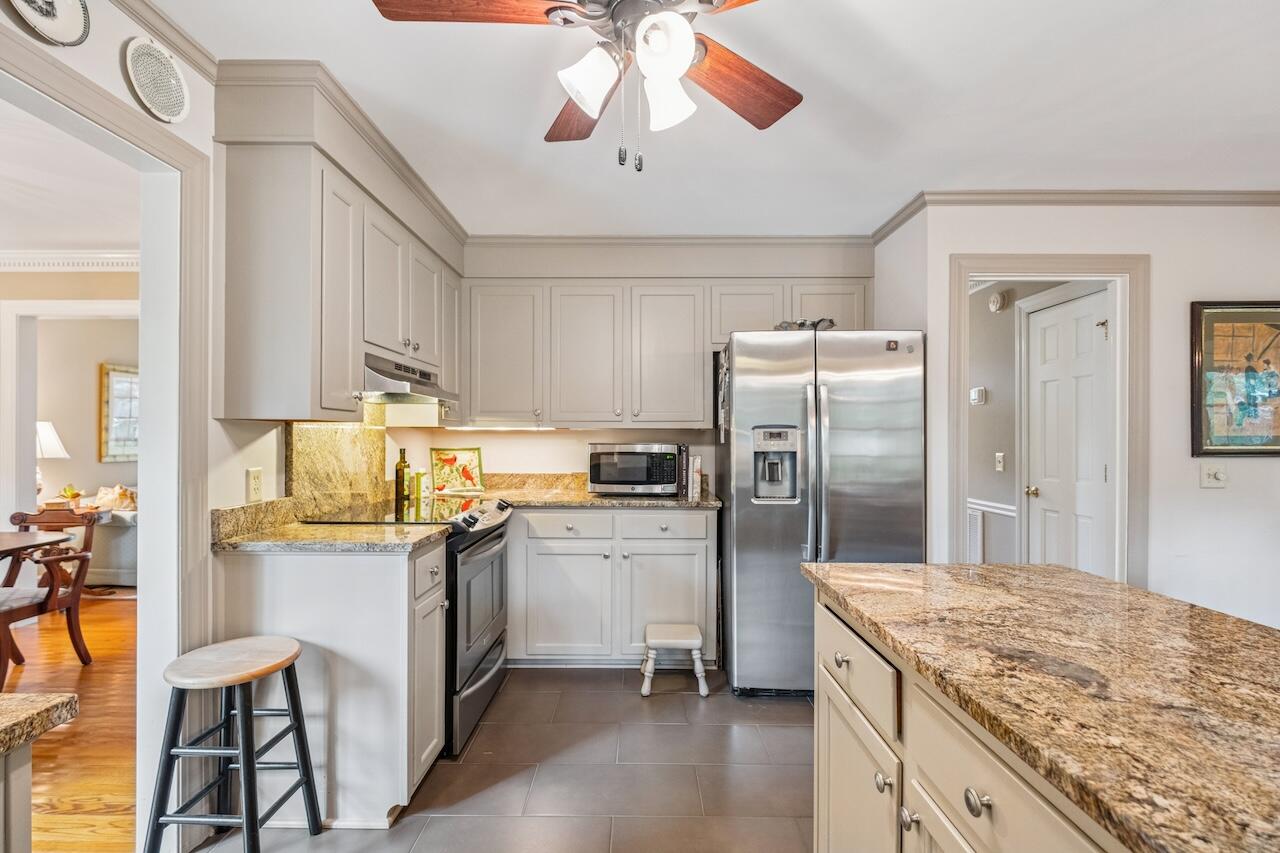 1146 Manor Lane