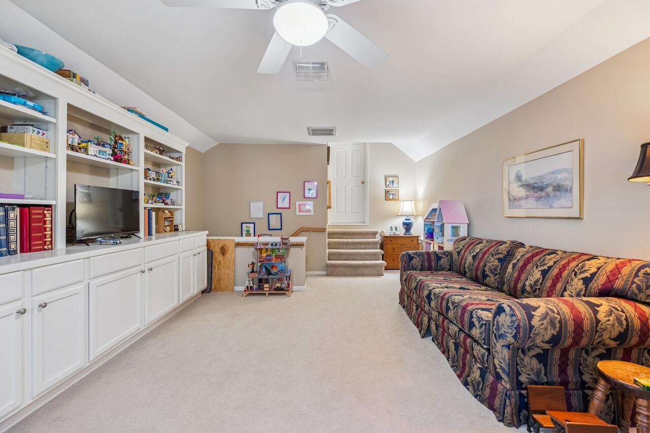 1146 Manor Lane