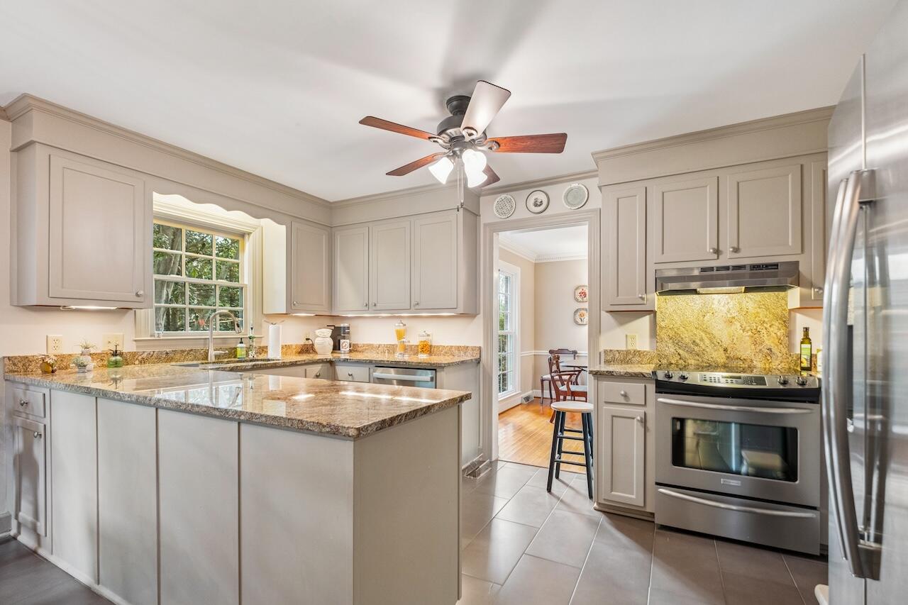 1146 Manor Lane