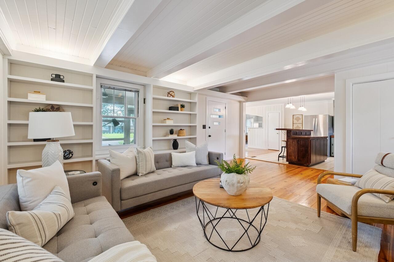 4968 Victoria Avenue