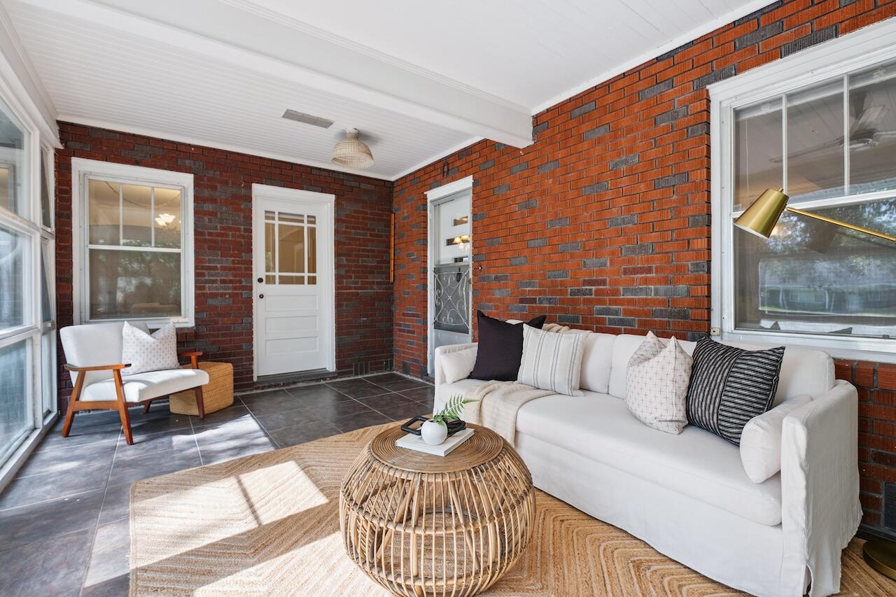 4968 Victoria Avenue