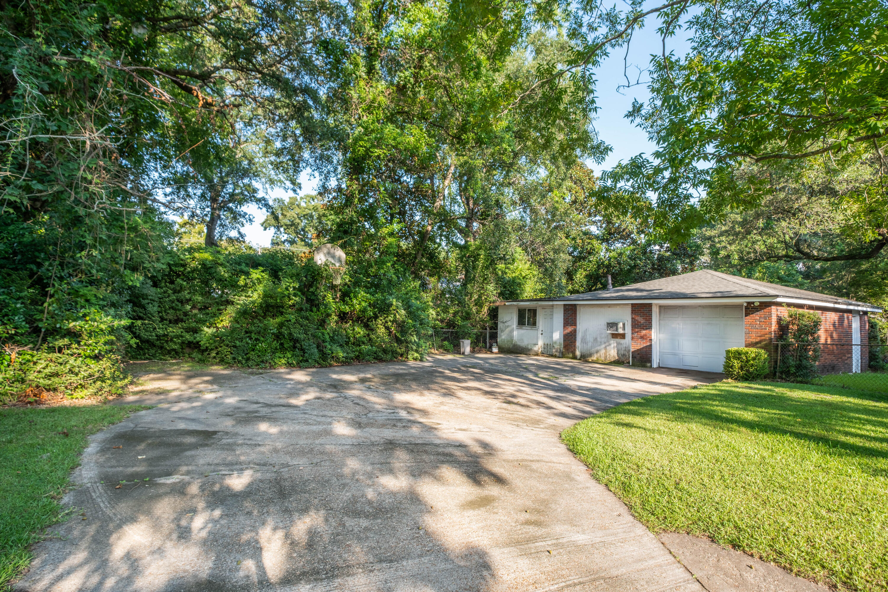 4968 Victoria Avenue