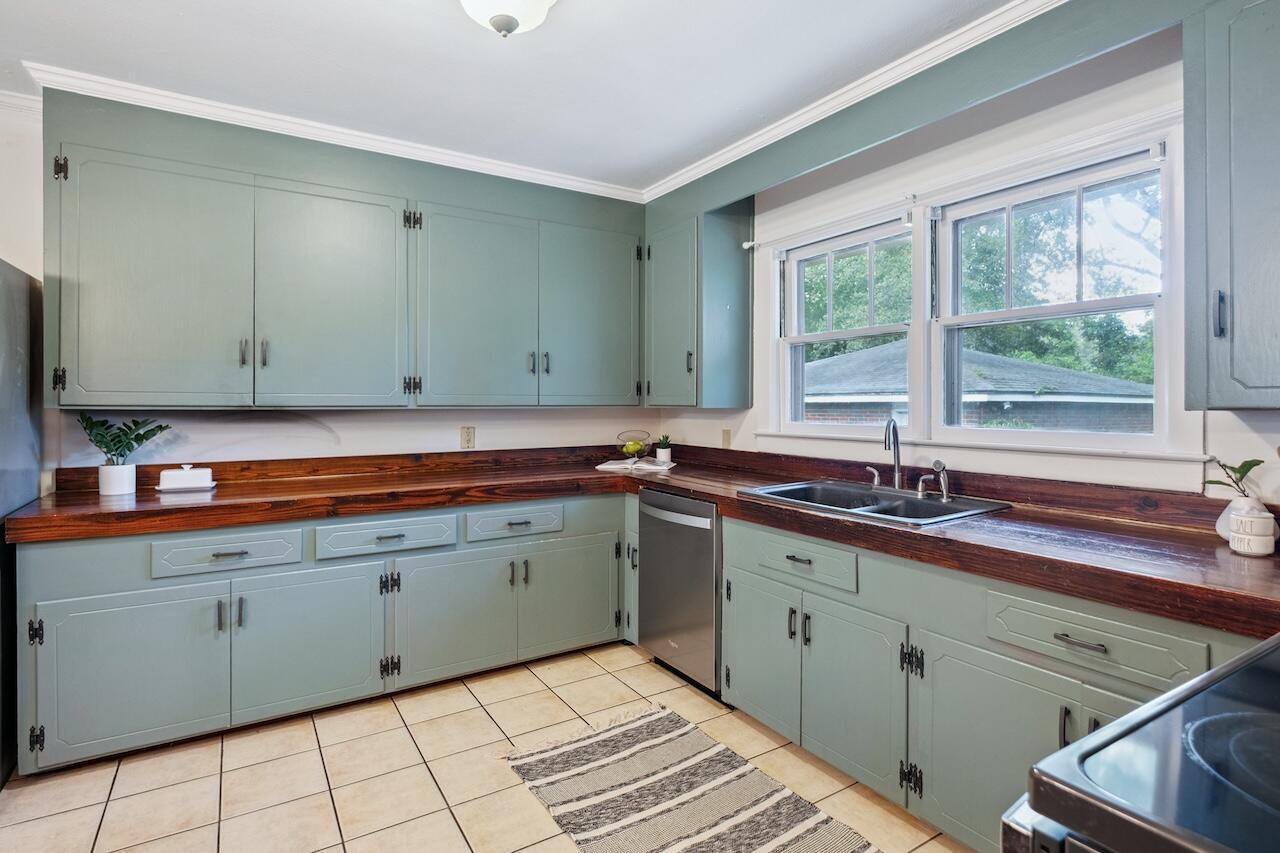 4968 Victoria Avenue