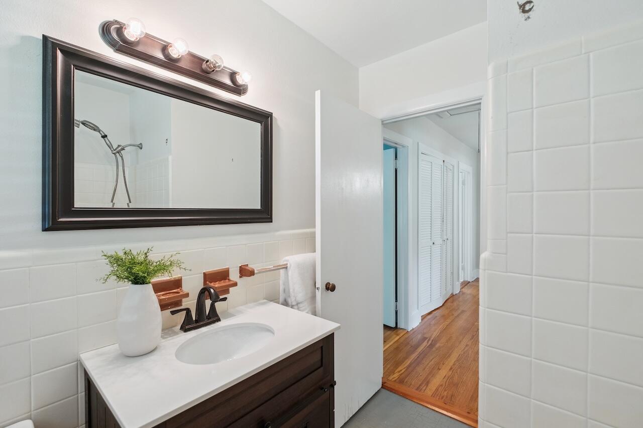 4968 Victoria Avenue