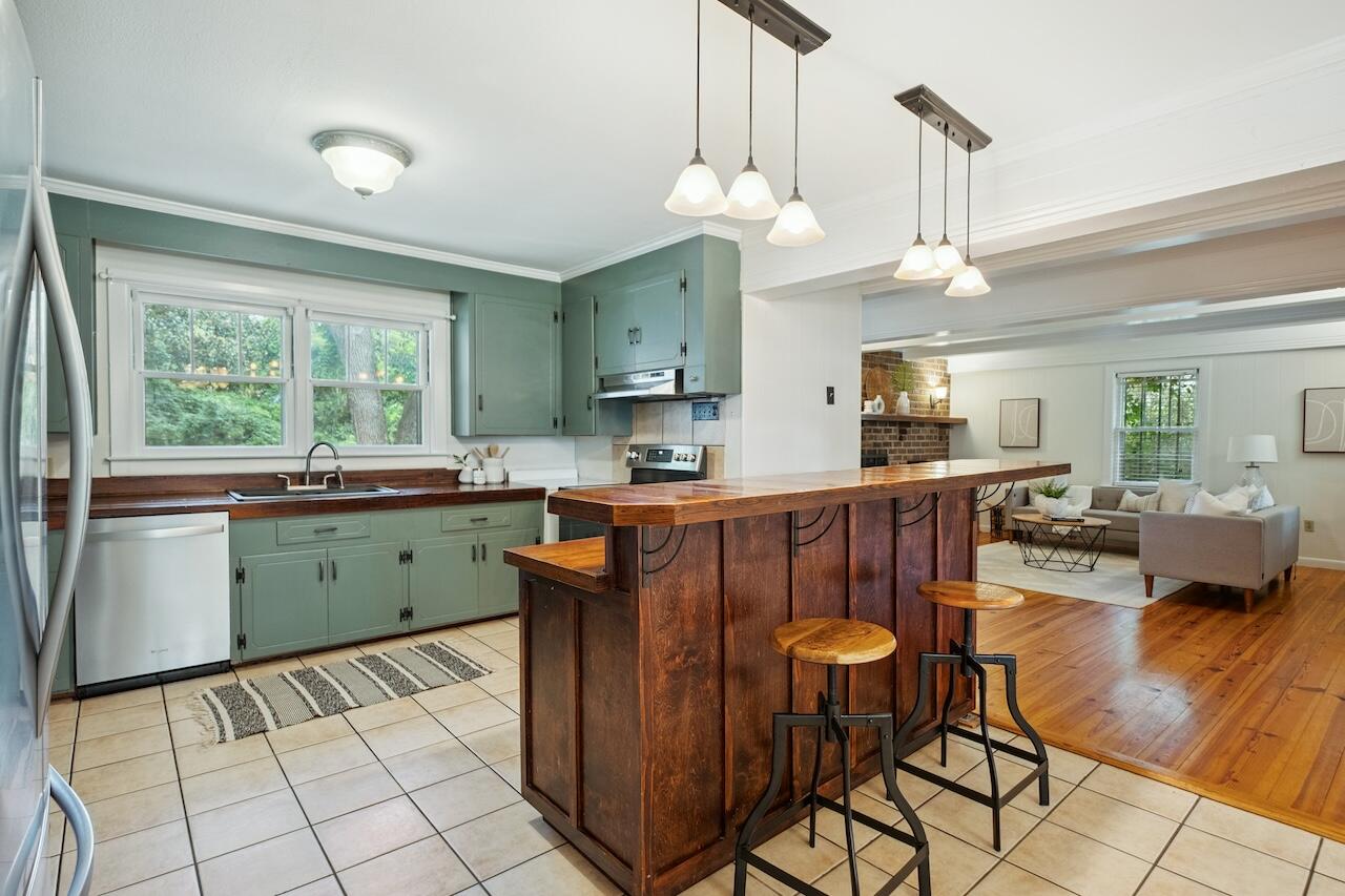 4968 Victoria Avenue