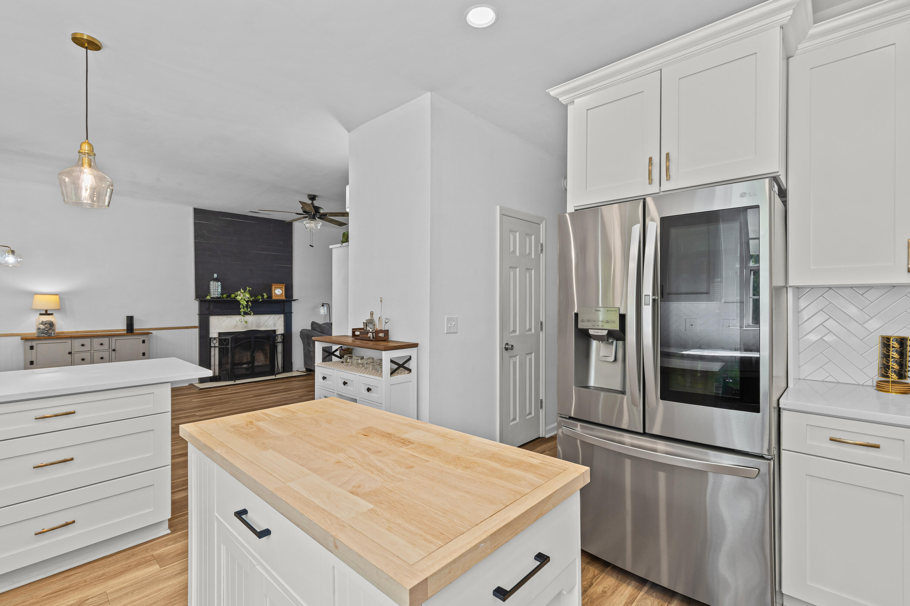 800 Essex Drive