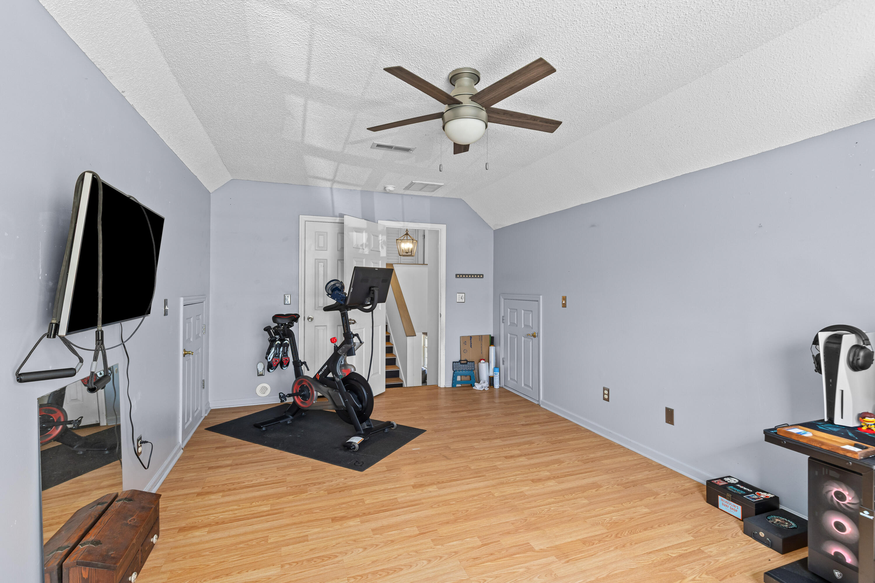 800 Essex Drive