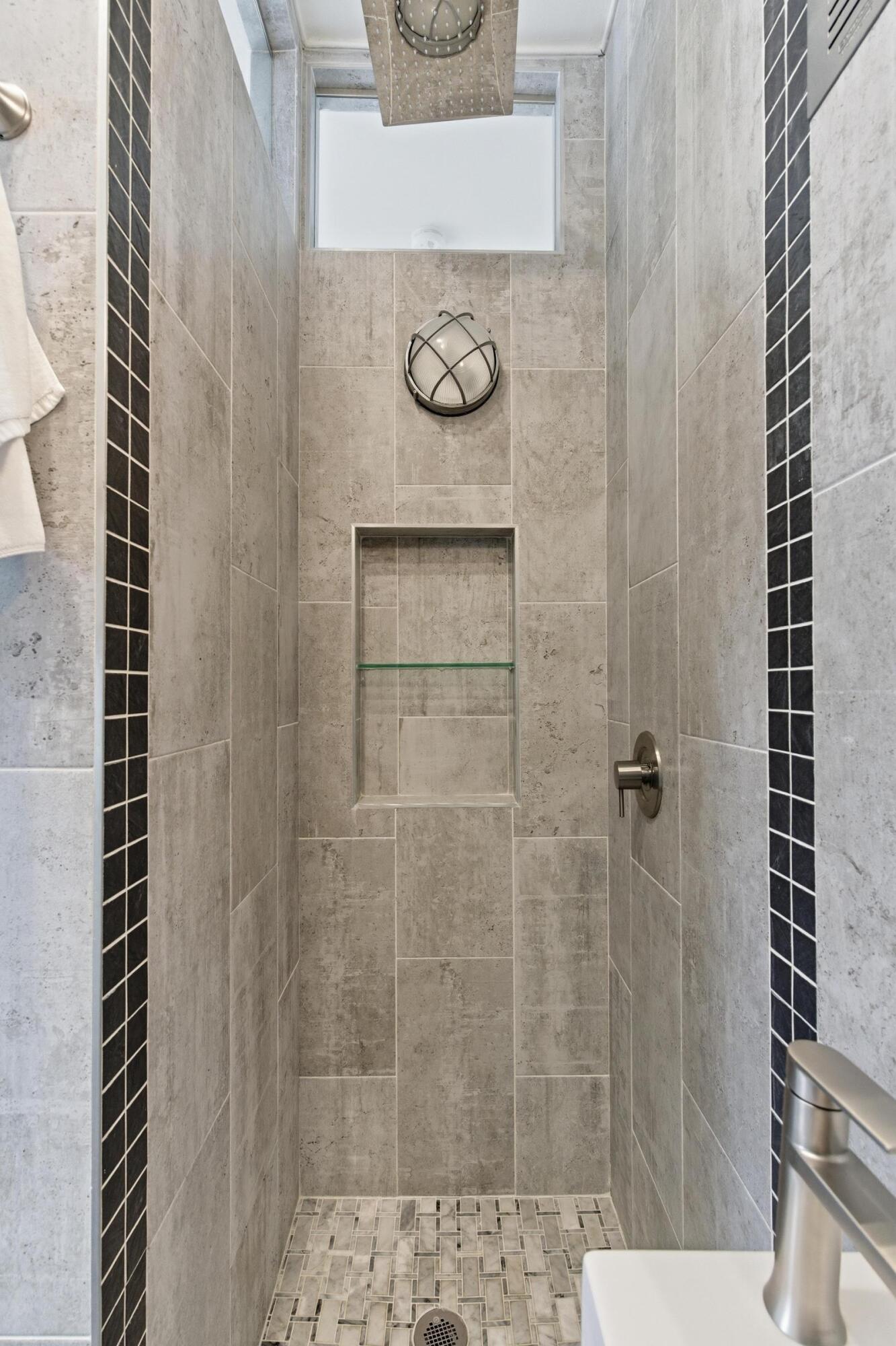 87 1/2 1/4 Warren Street