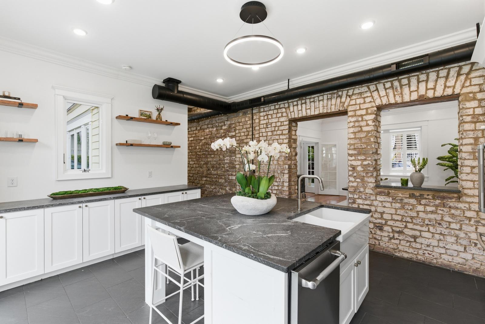 87 1/2 1/4 Warren Street