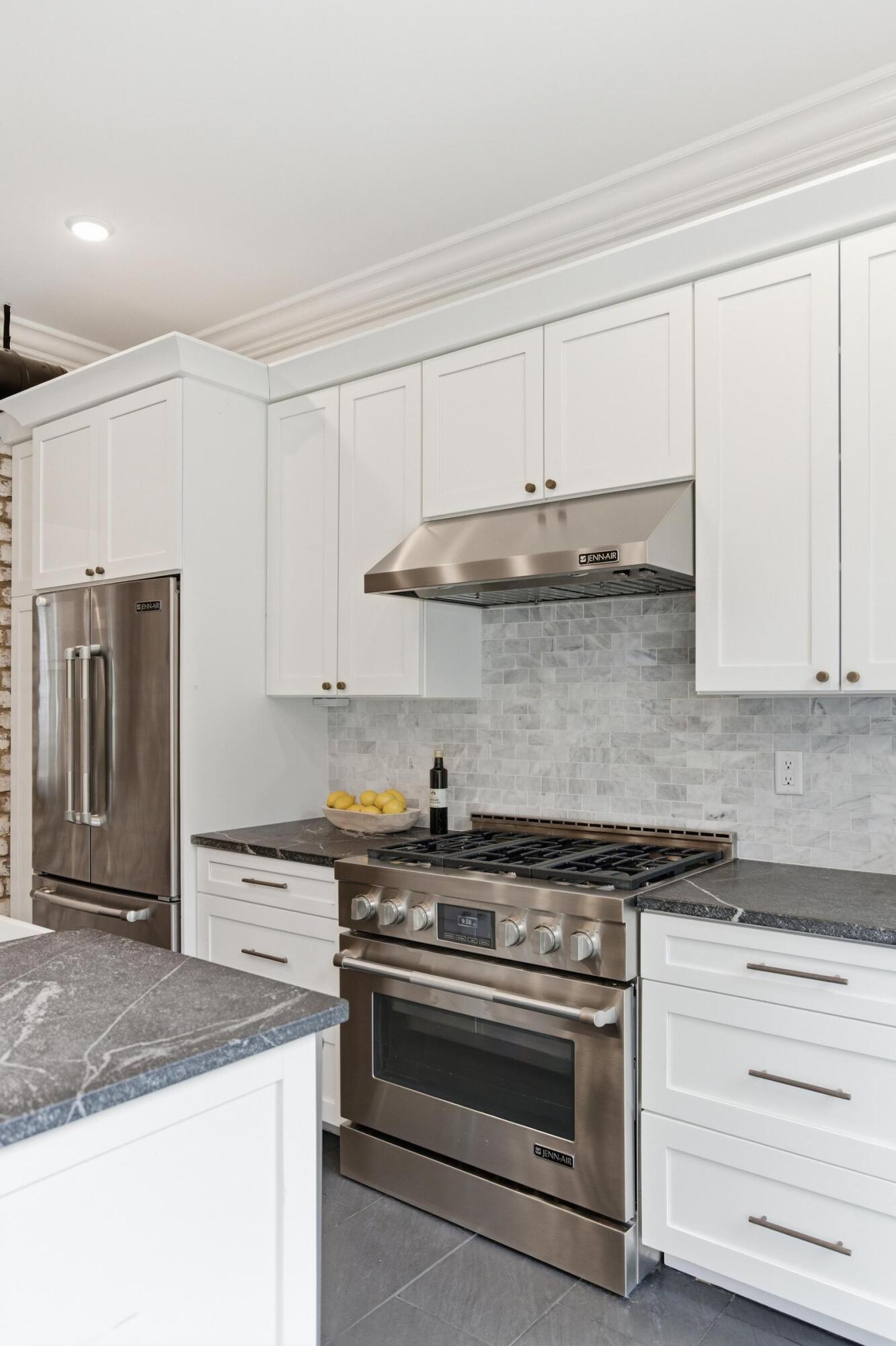 87 1/2 1/4 Warren Street