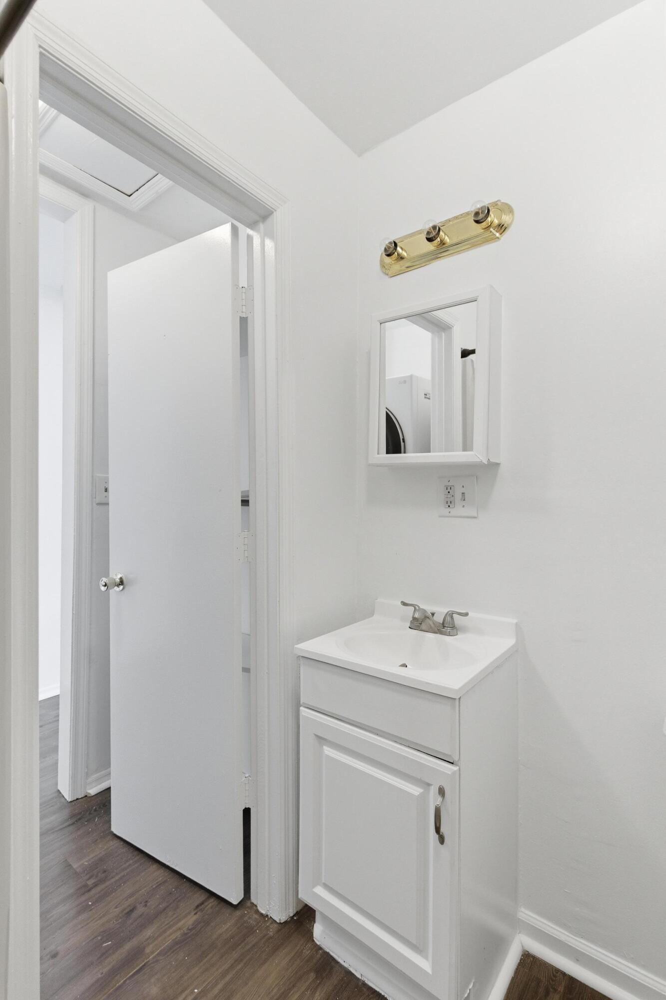 87 1/2 1/4 Warren Street