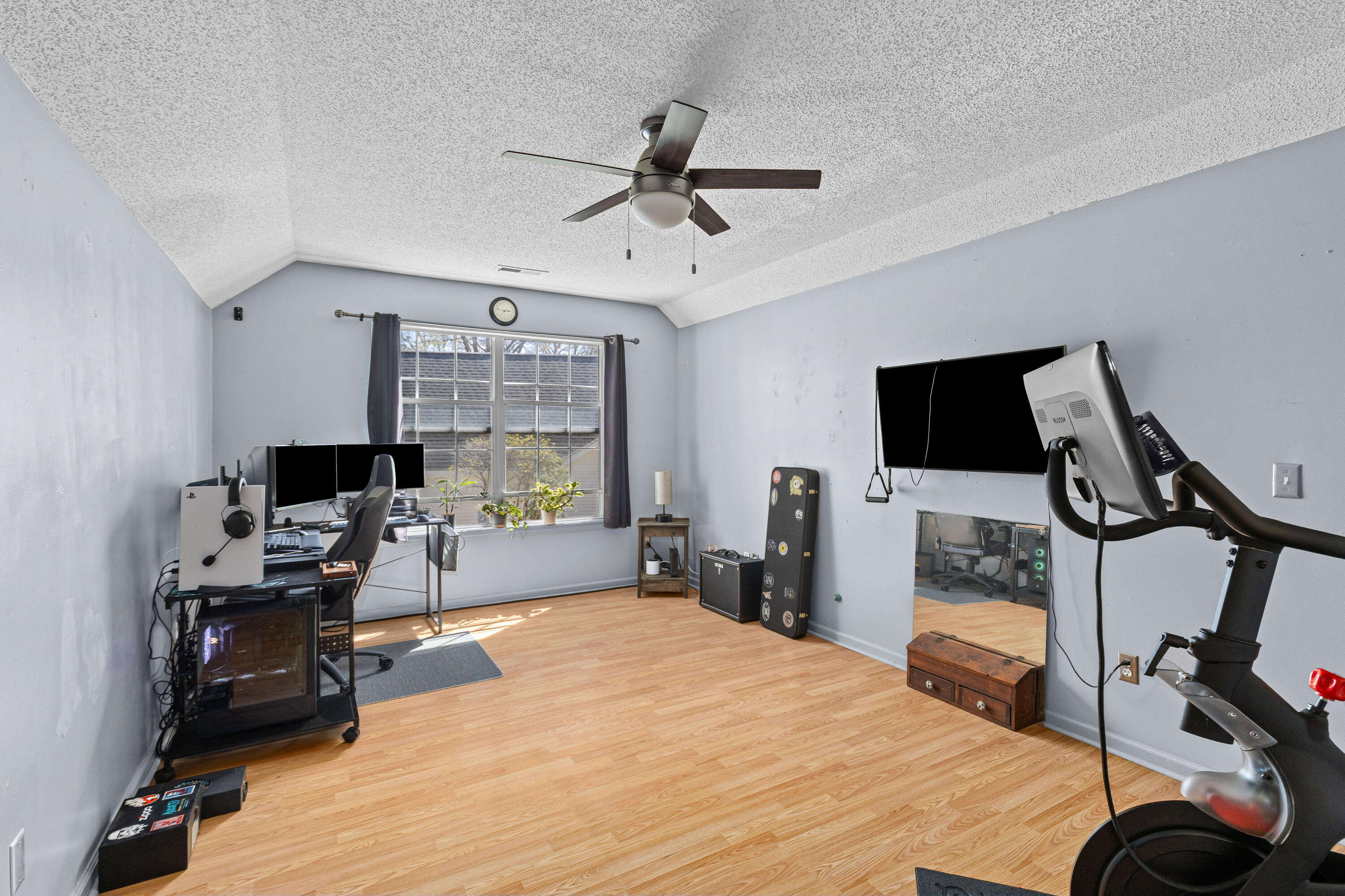 800 Essex Drive