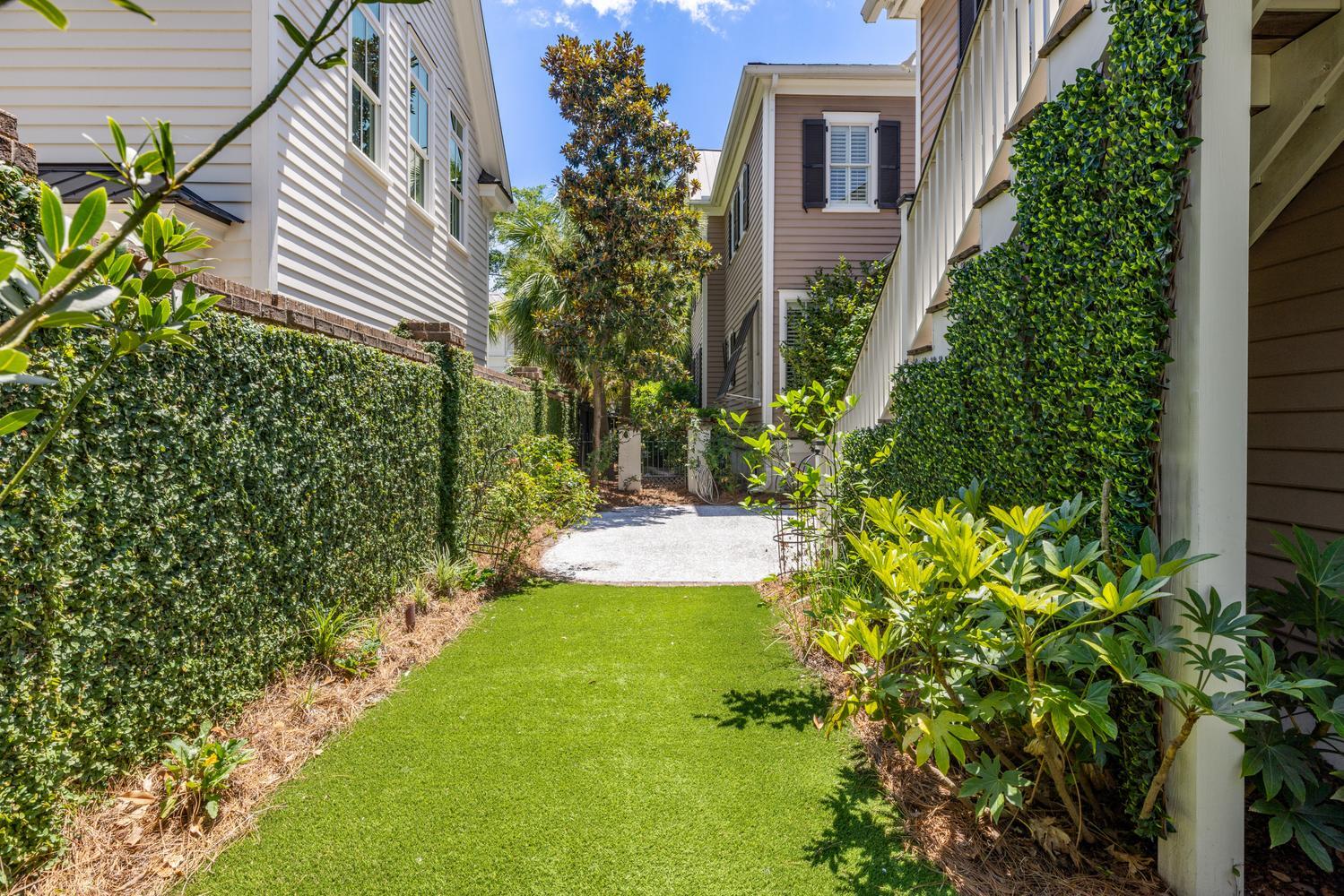 35 Joggling Street
