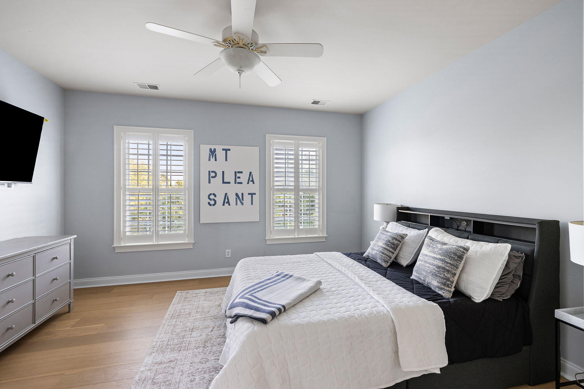 4882 Sound View Drive