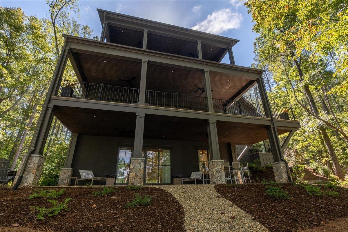 6 Featherstone Court