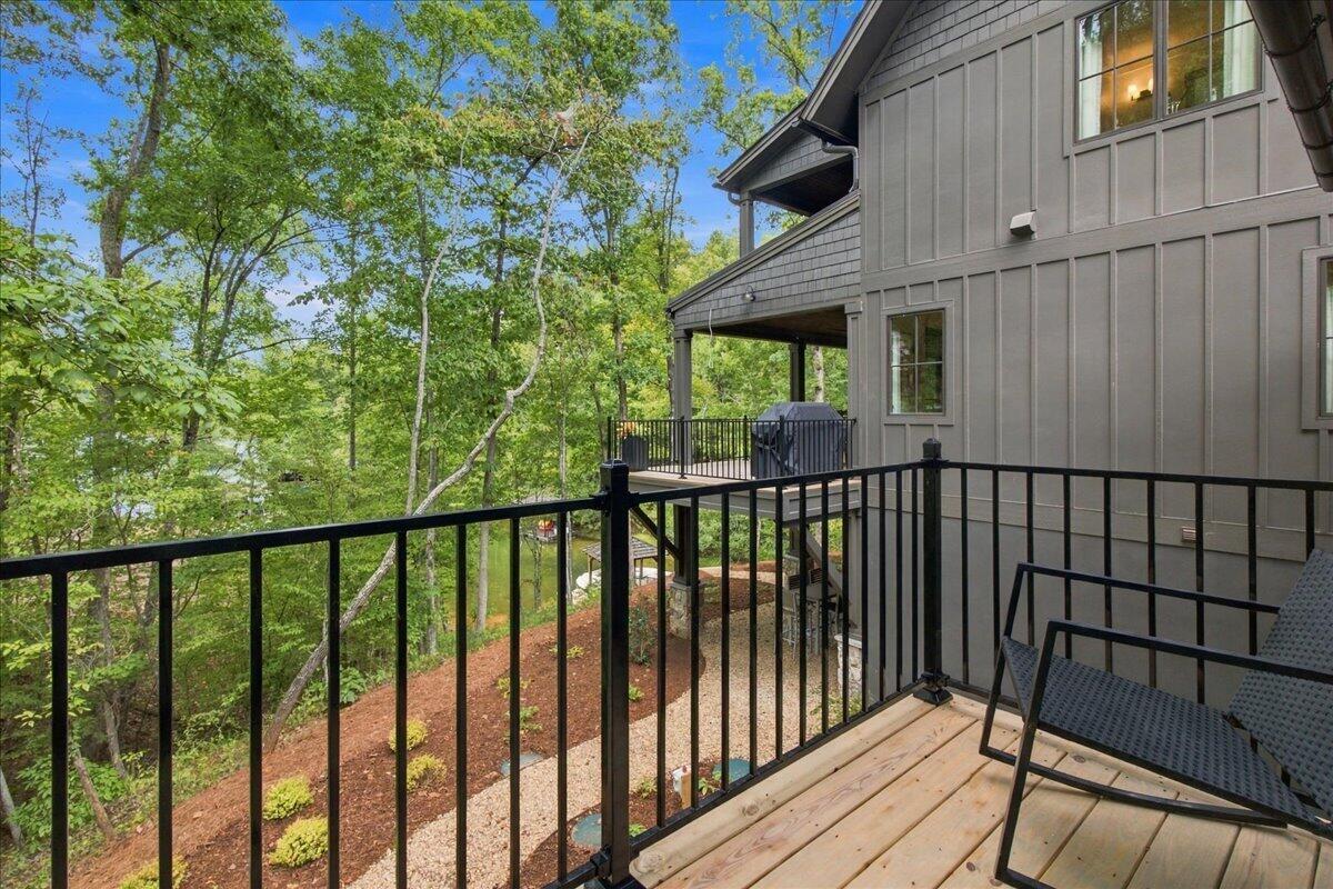 6 Featherstone Court