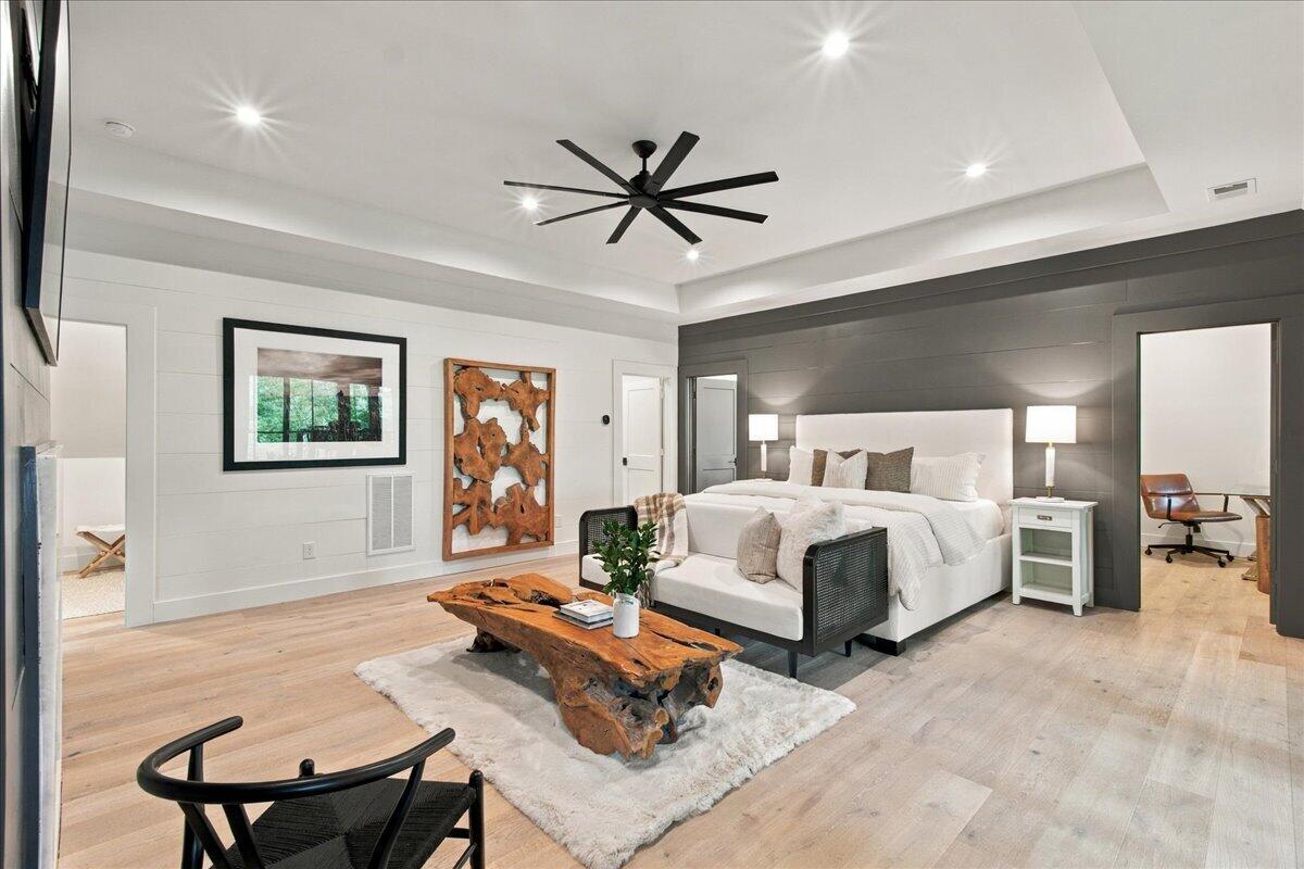 6 Featherstone Court