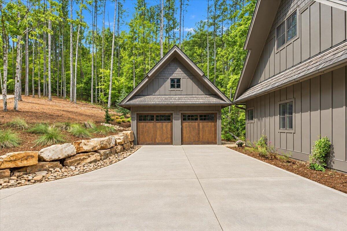 6 Featherstone Court