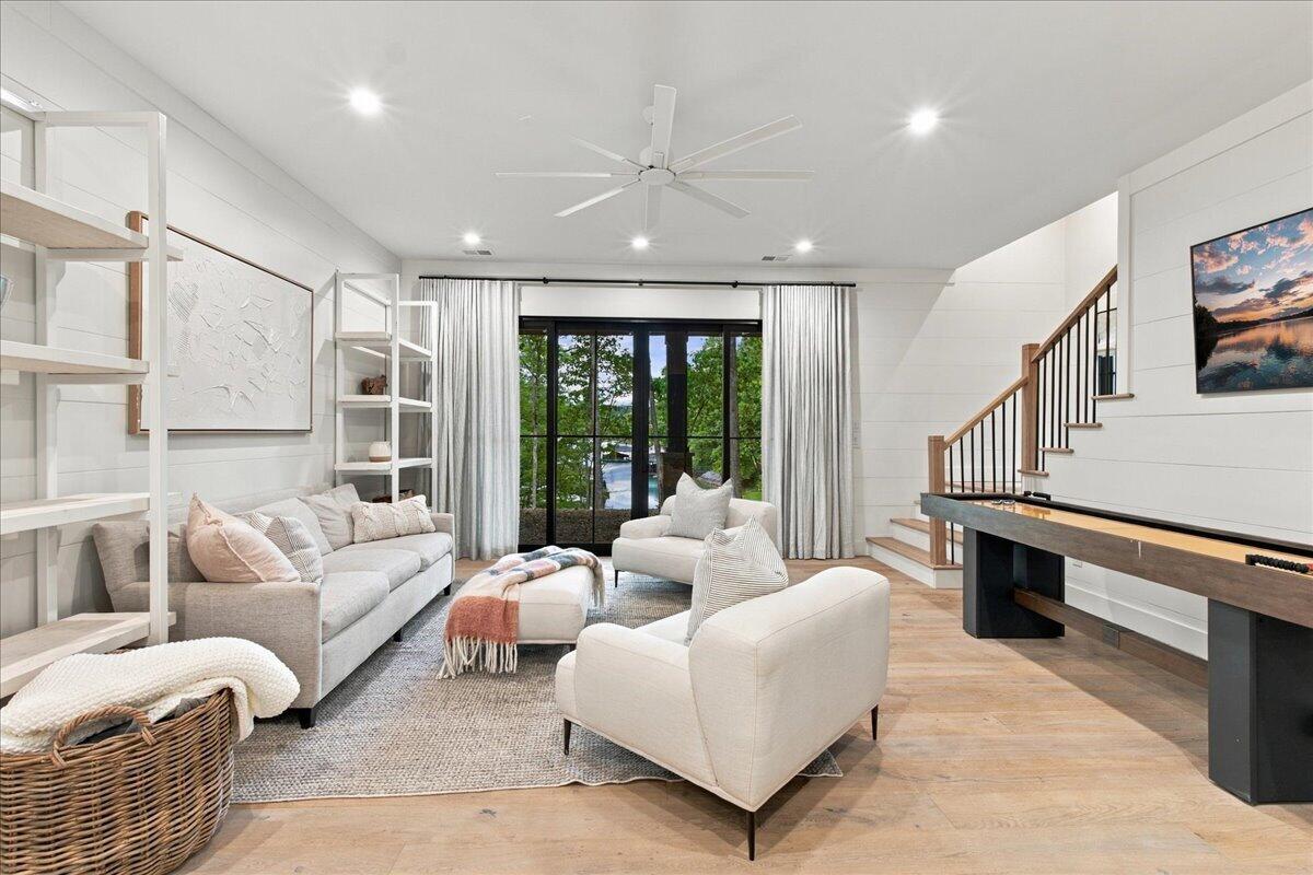 6 Featherstone Court