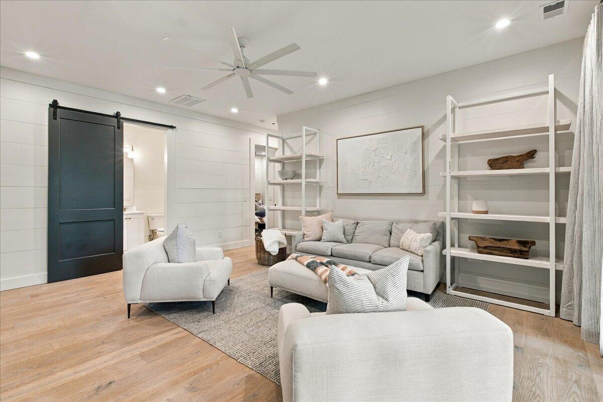 6 Featherstone Court