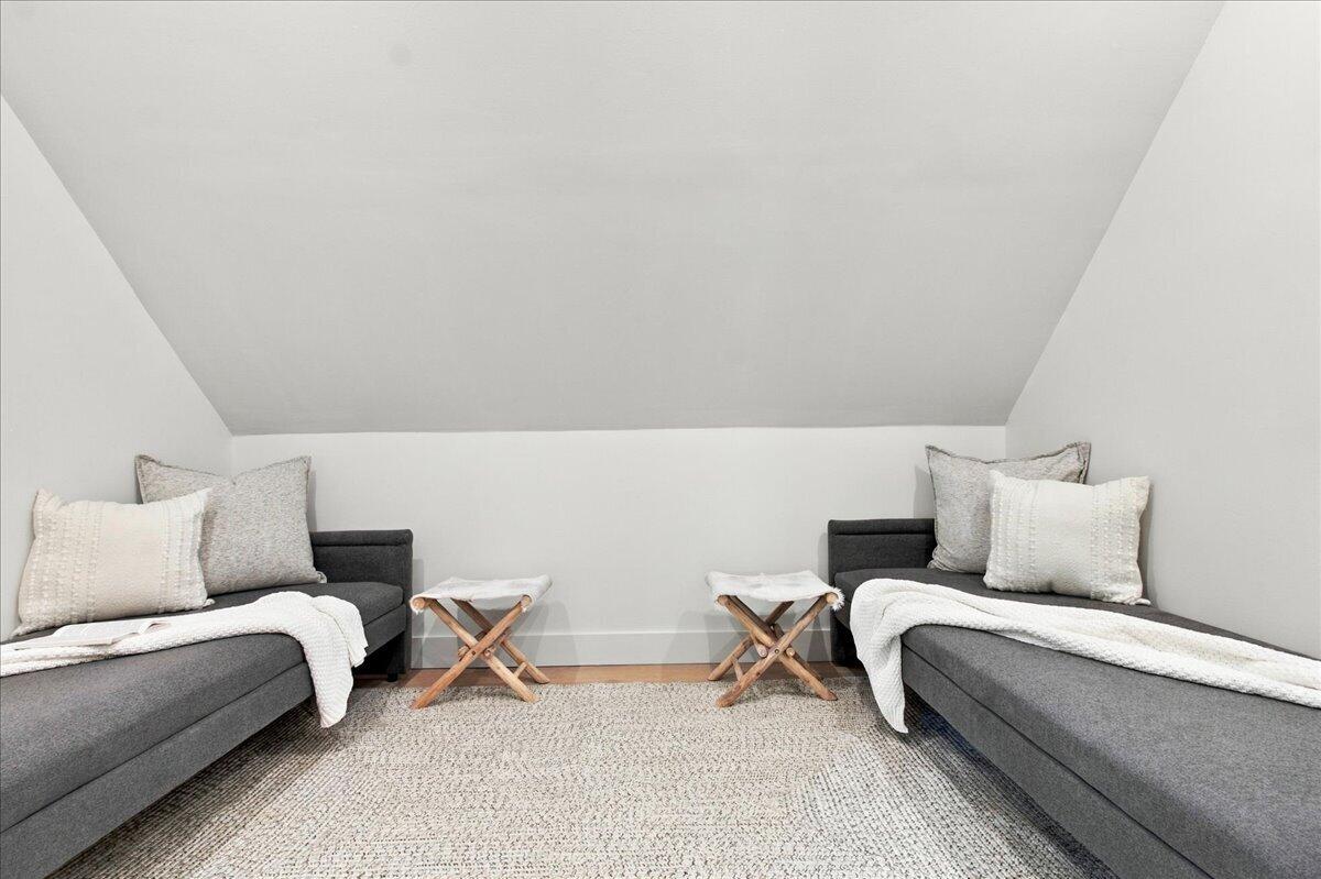 6 Featherstone Court