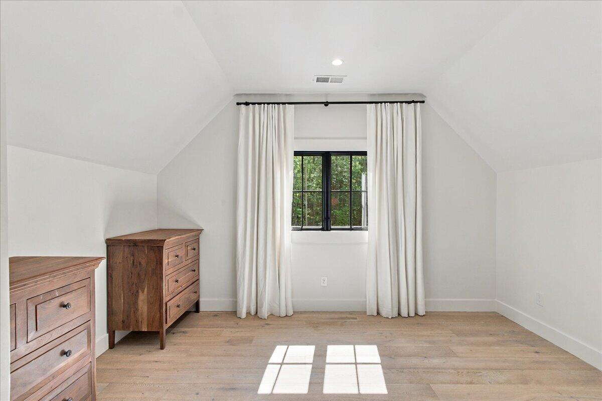 6 Featherstone Court