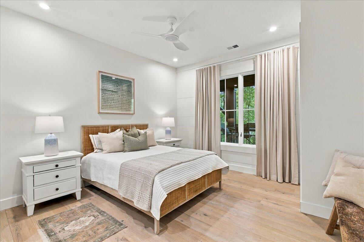 6 Featherstone Court