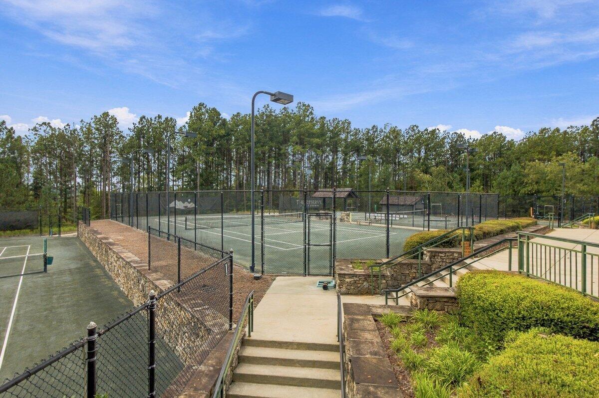6 Featherstone Court