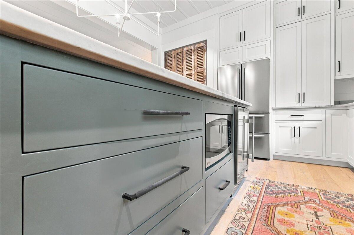 6 Featherstone Court