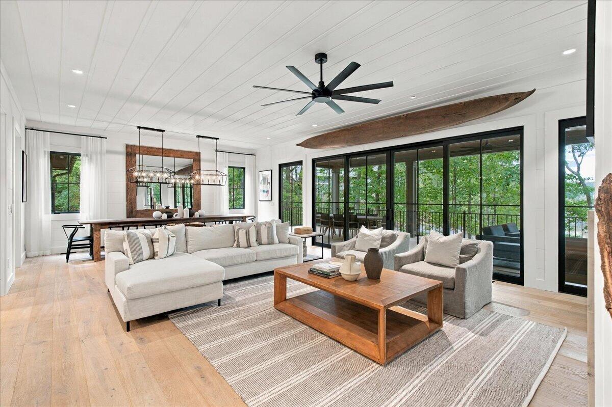 6 Featherstone Court
