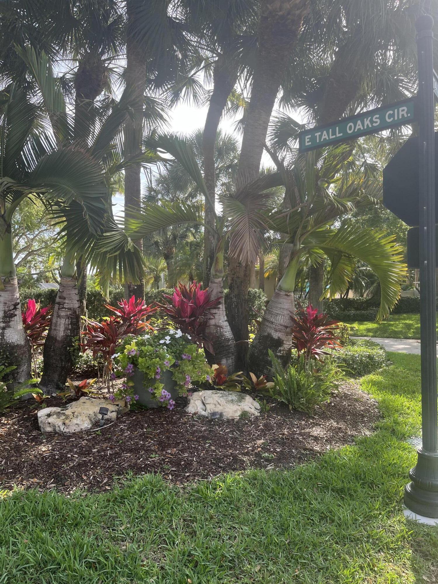 217 E Tall Oaks Circle