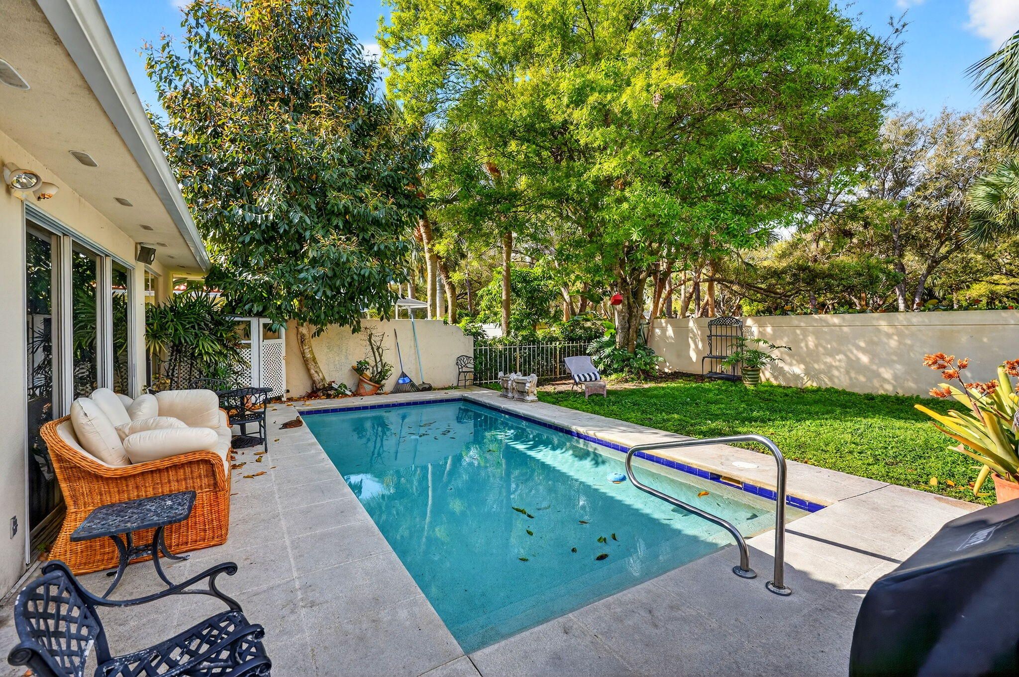 217 E Tall Oaks Circle