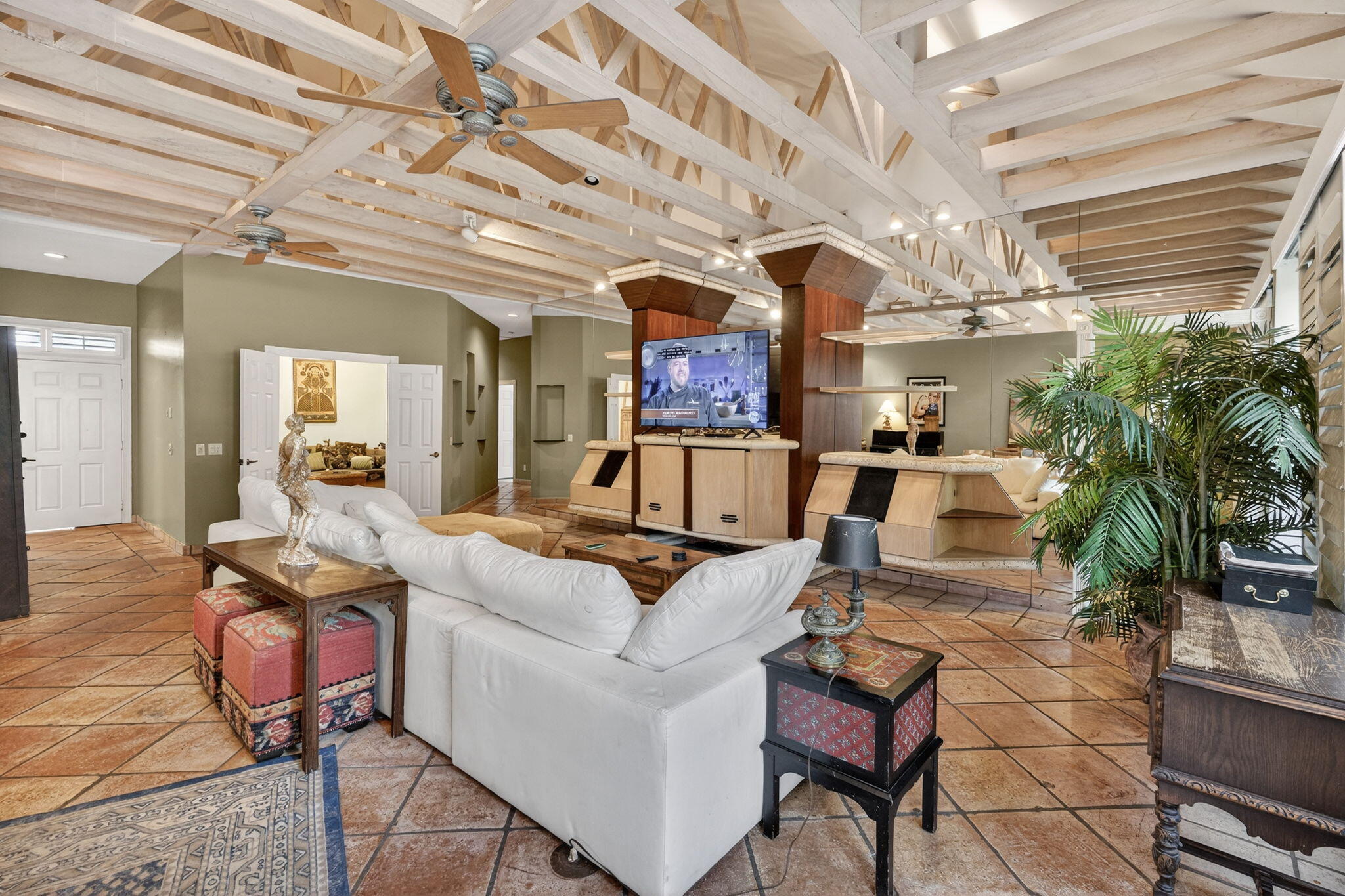 217 E Tall Oaks Circle