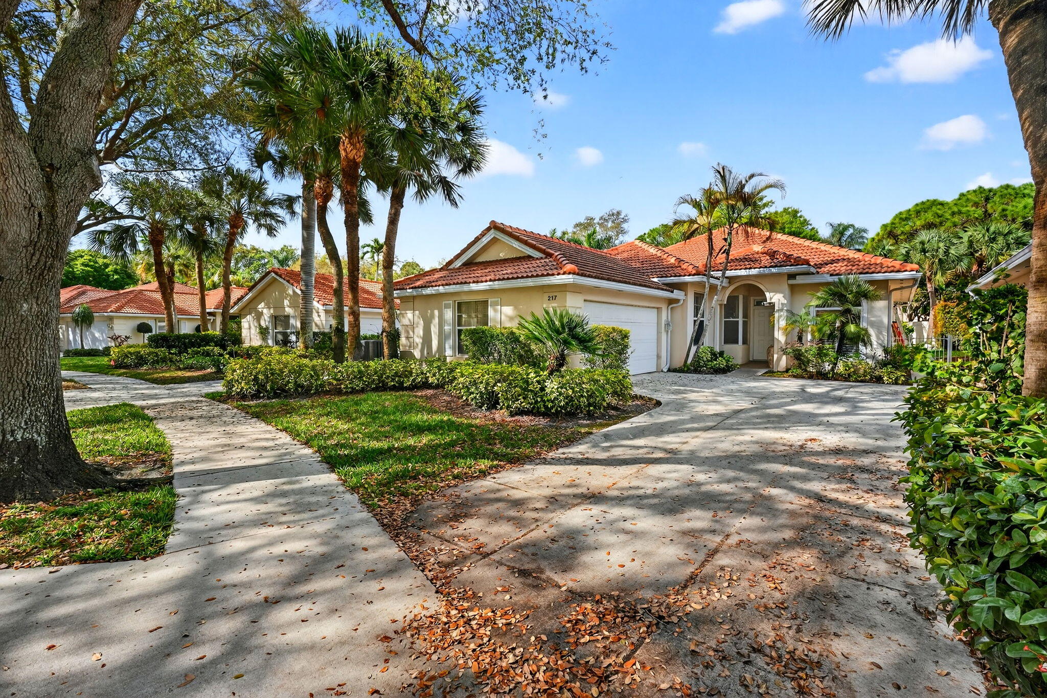 217 E Tall Oaks Circle