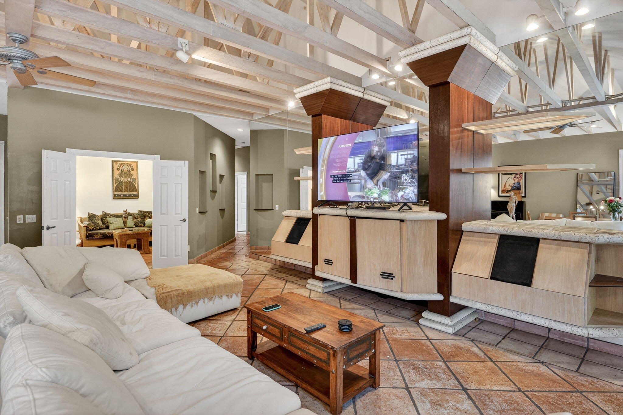217 E Tall Oaks Circle