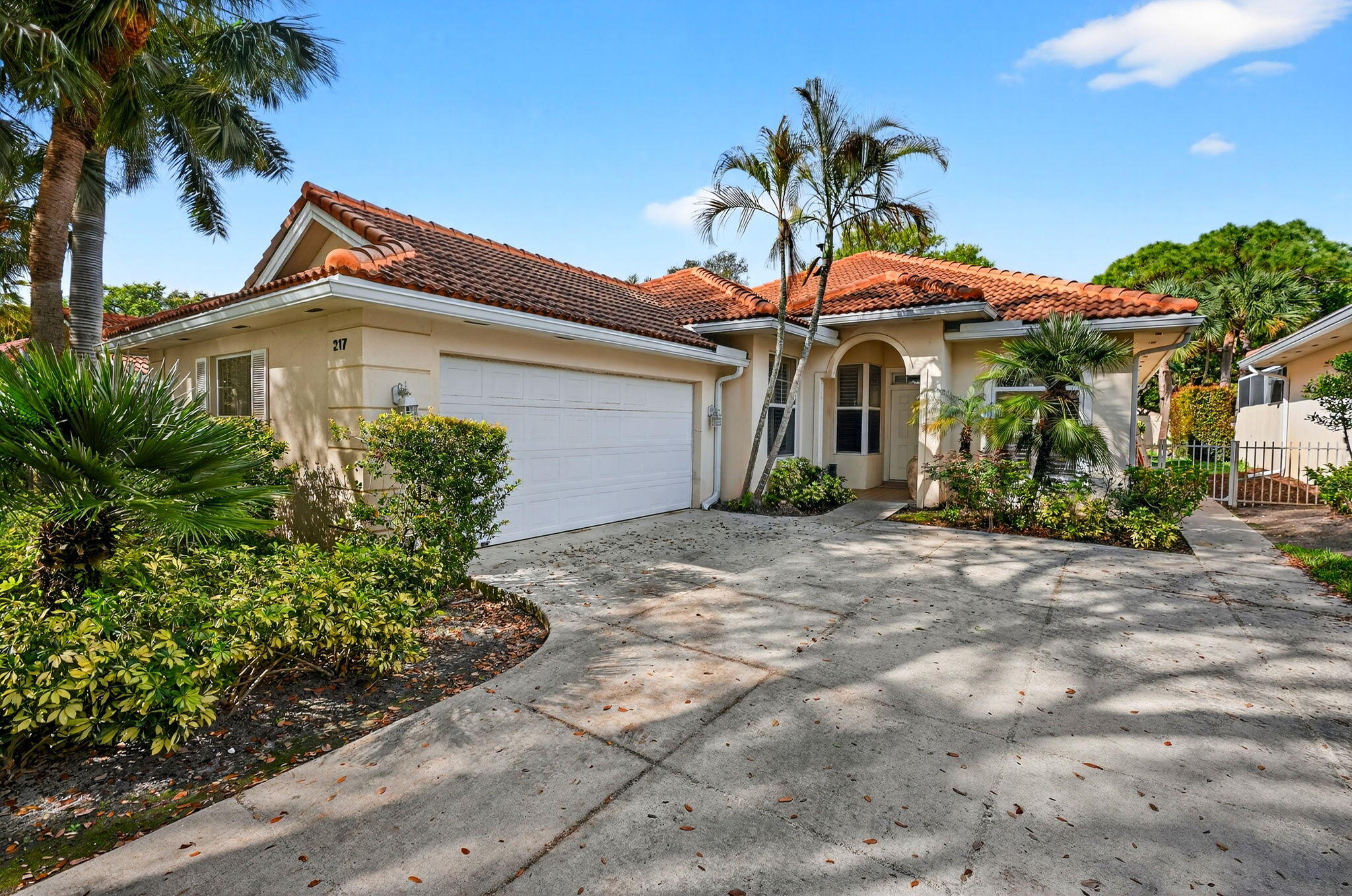 217 E Tall Oaks Circle