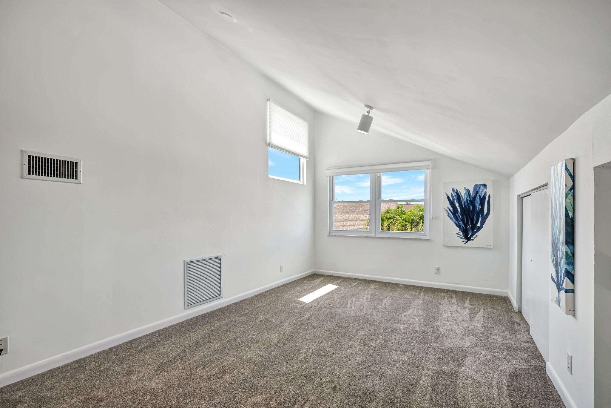 17057 Traverse Circle