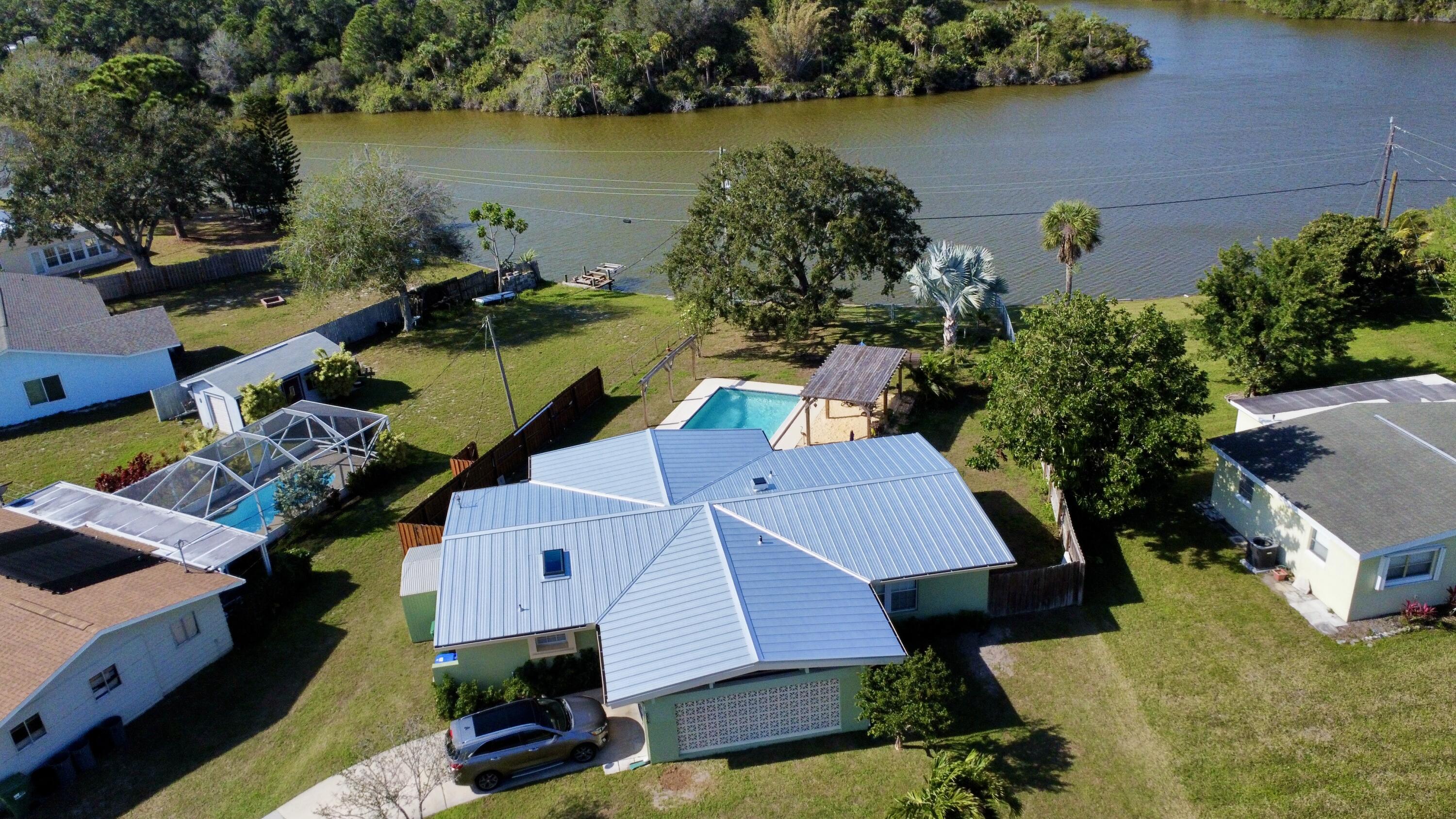 886 Schumann Drive