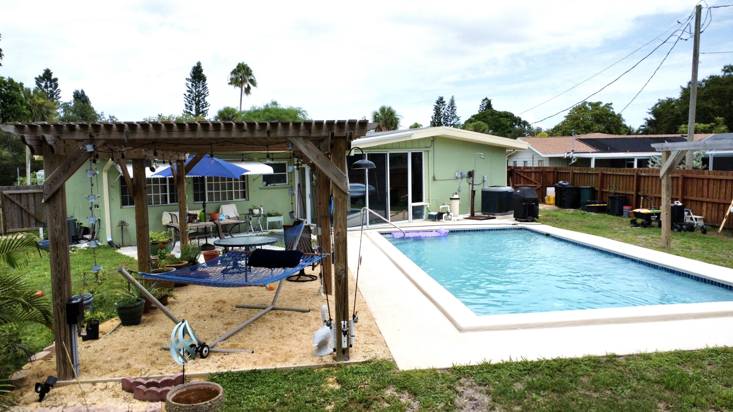886 Schumann Drive