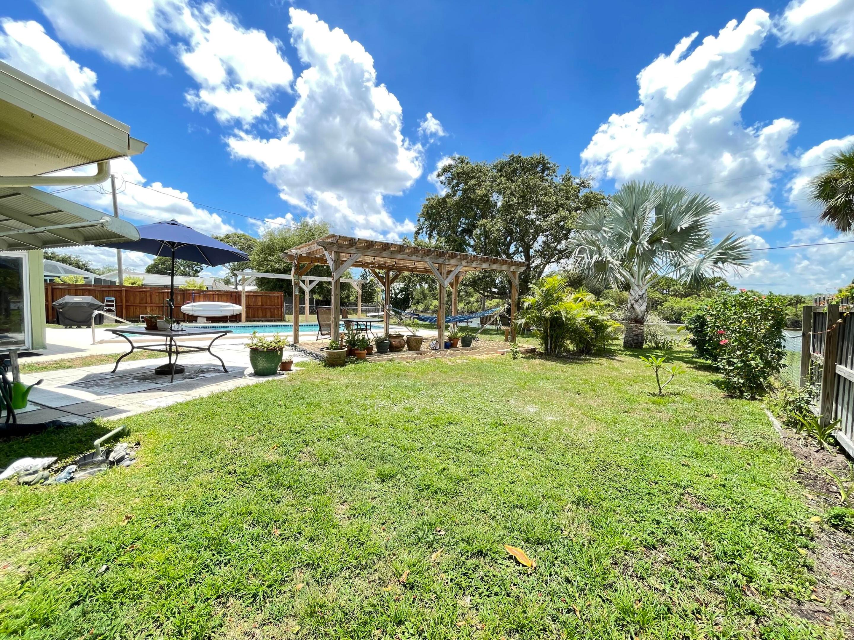 886 Schumann Drive