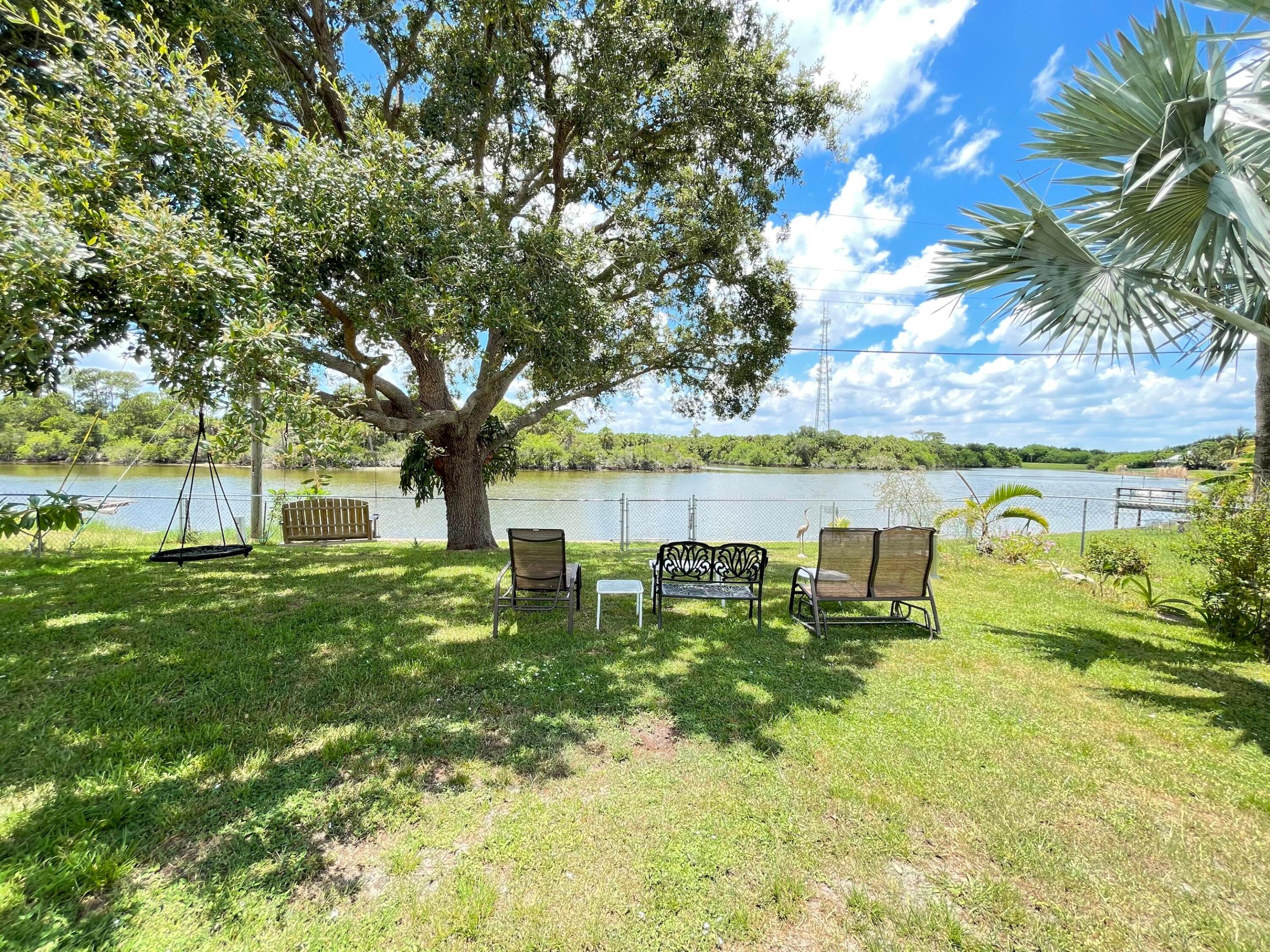 886 Schumann Drive