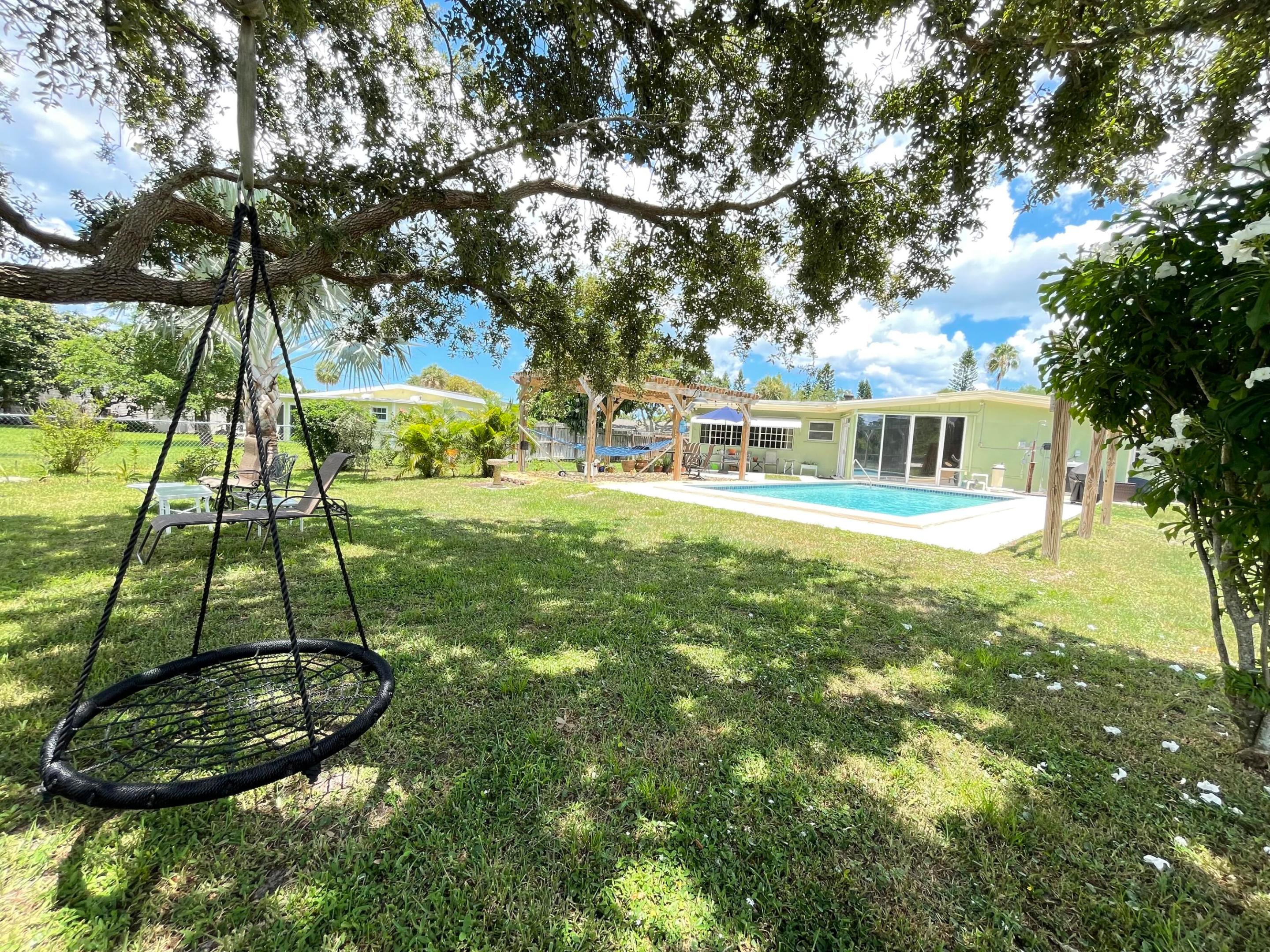 886 Schumann Drive