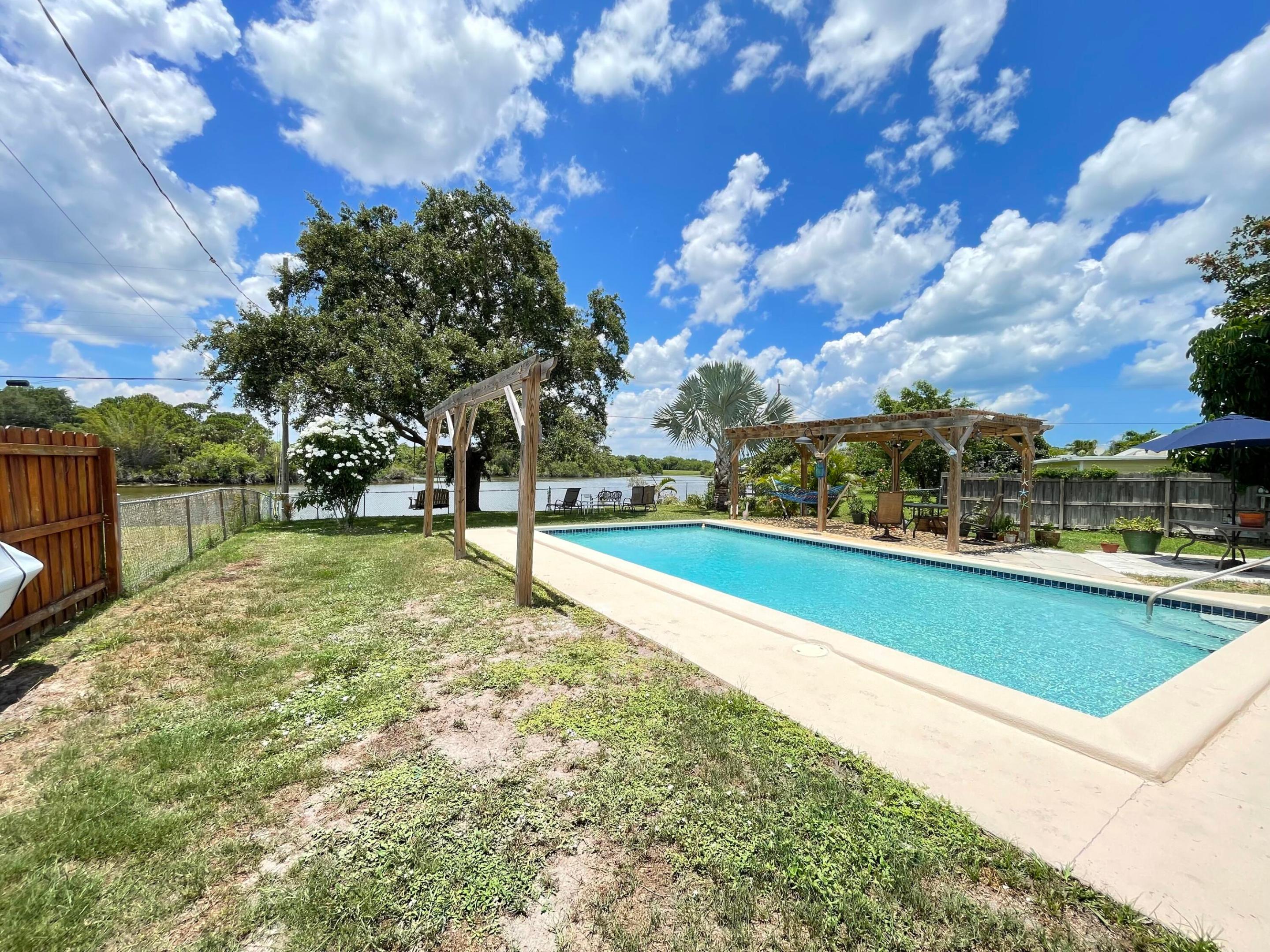 886 Schumann Drive