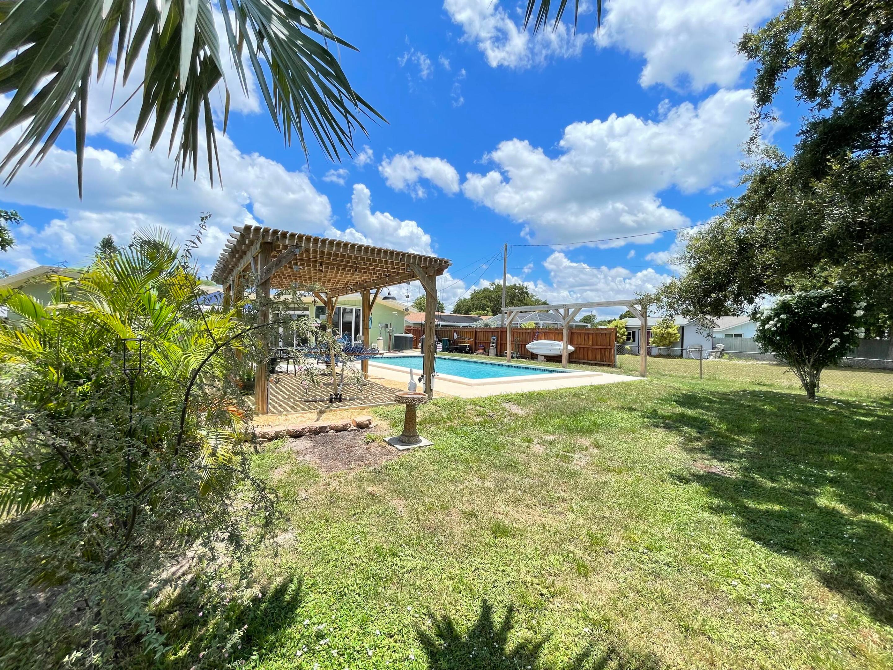 886 Schumann Drive