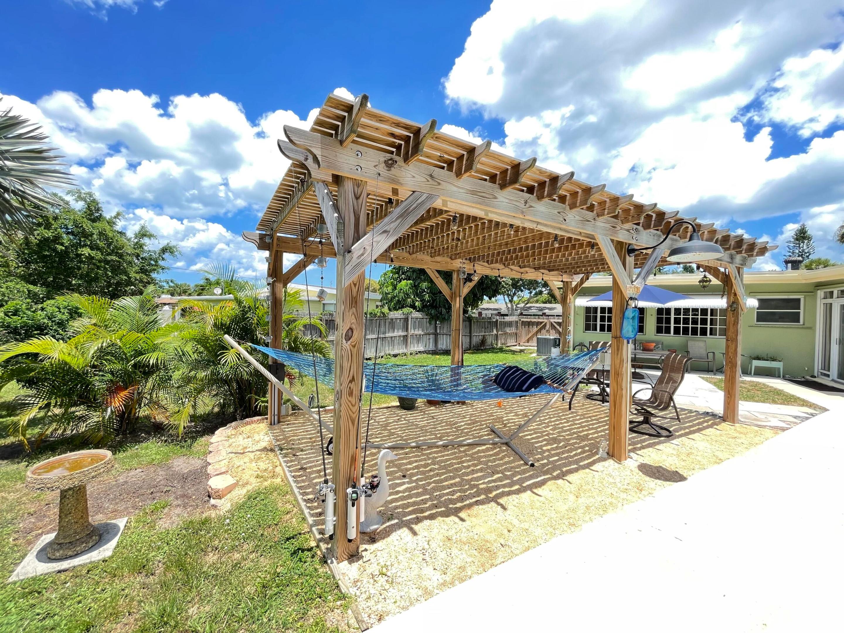886 Schumann Drive