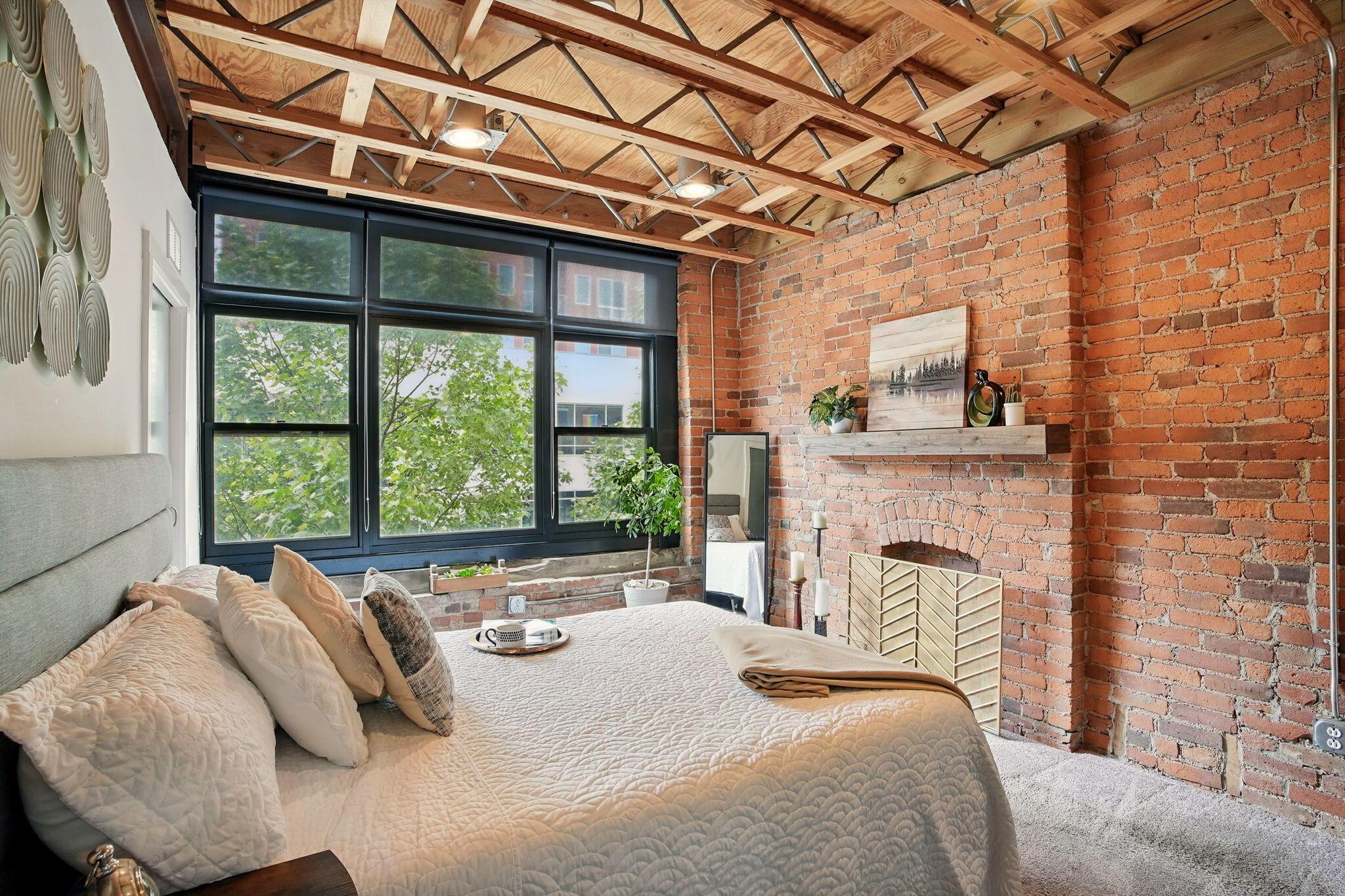 956 N High Street, Unit 2W