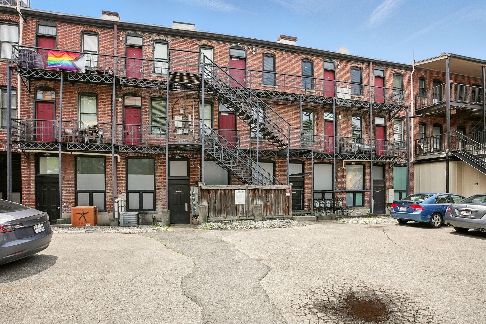 956 N High Street, Unit 2W