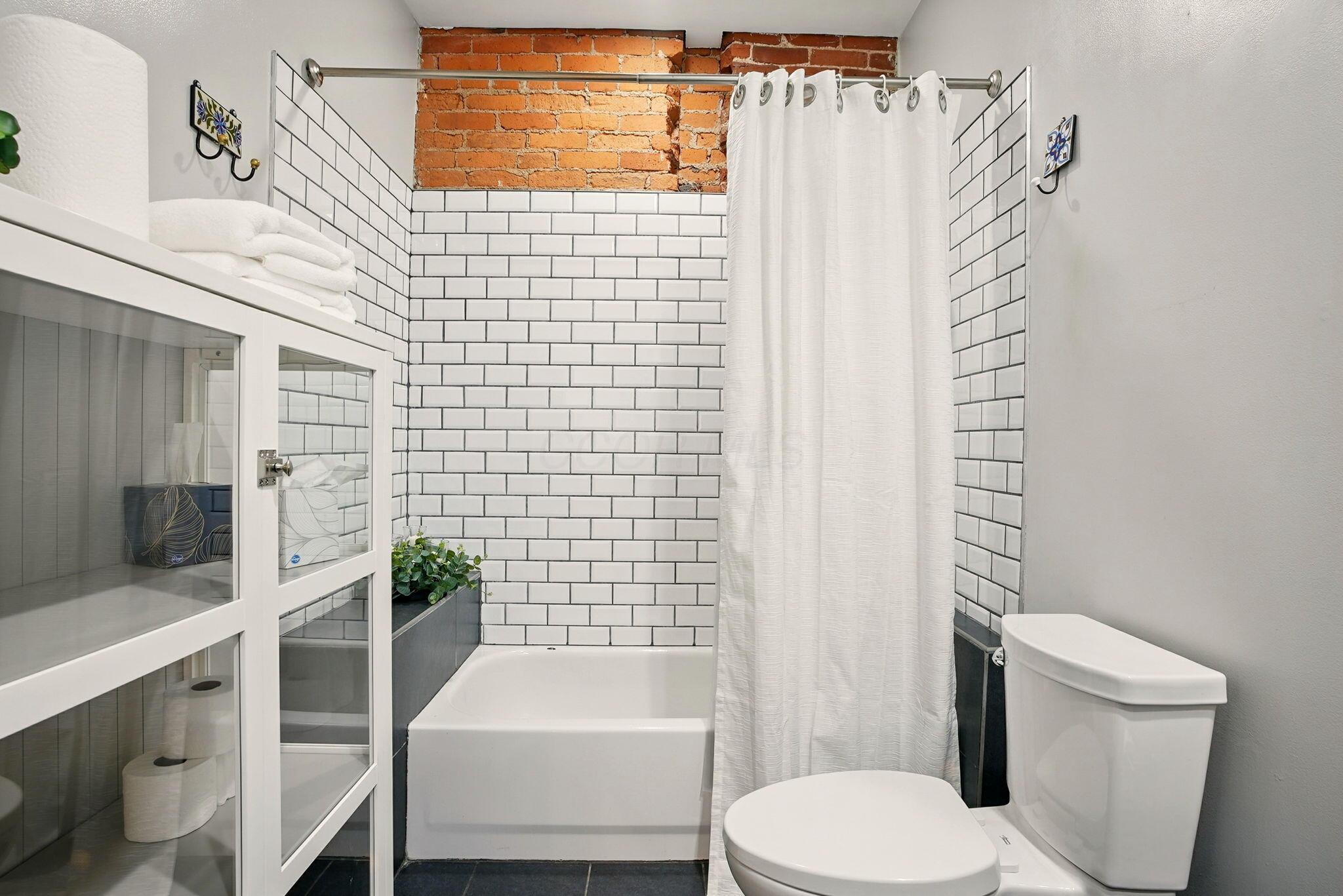 956 N High Street, Unit 2W