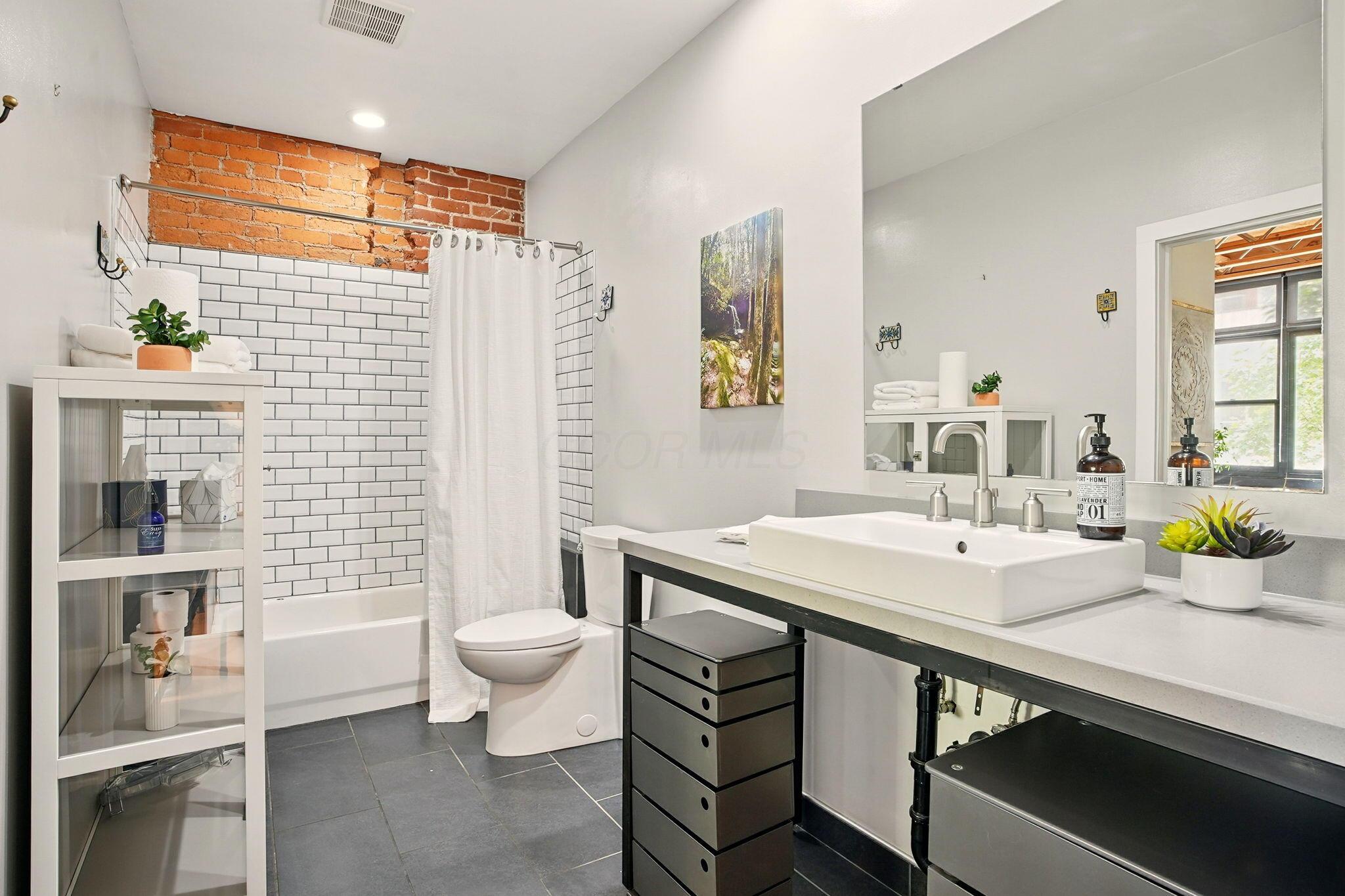 956 N High Street, Unit 2W