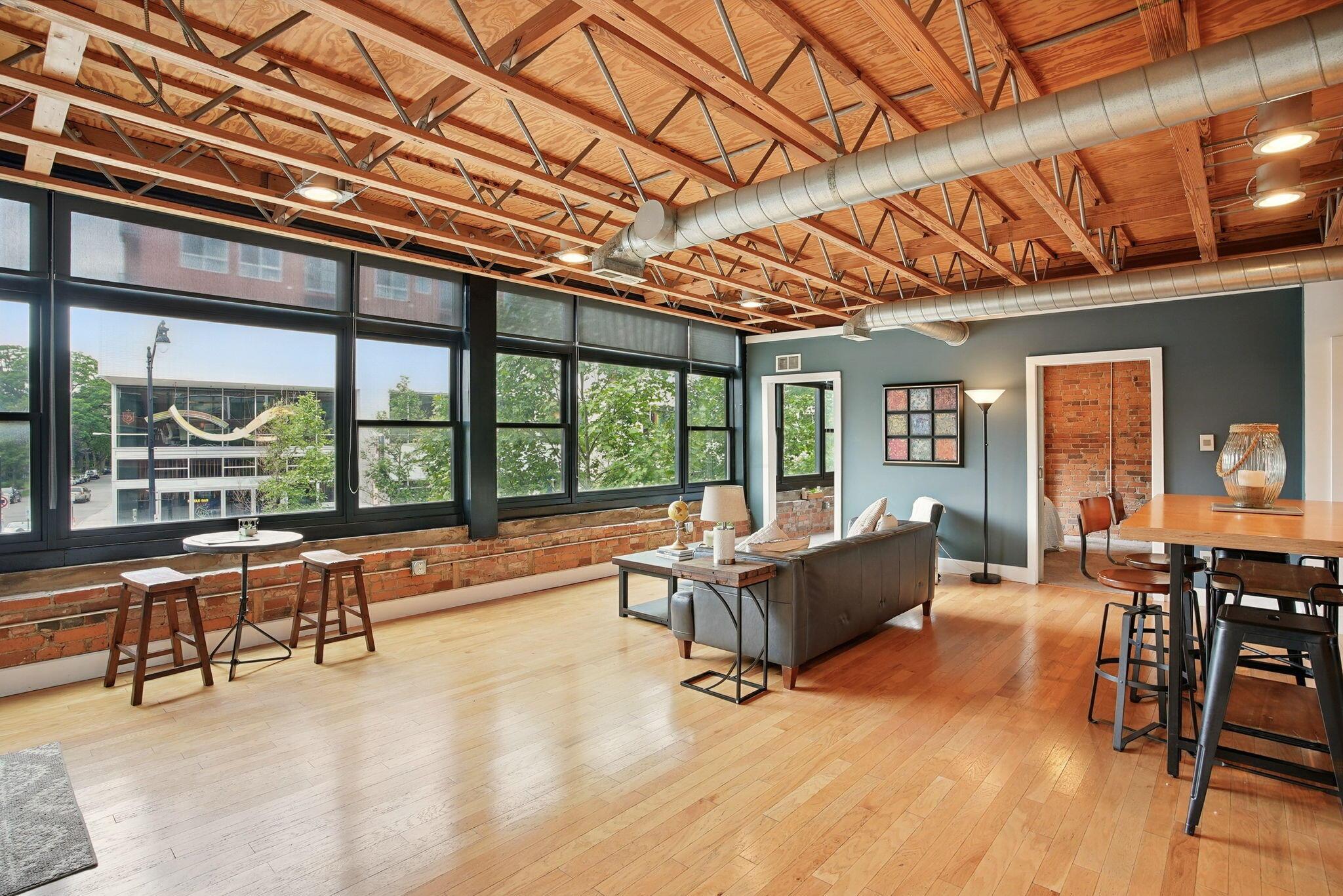 956 N High Street, Unit 2W